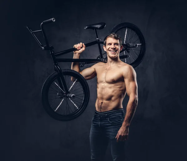 Knap Glimlachend Shirtless Man Die Houden Van Bmx Fiets Zijn — Stockfoto