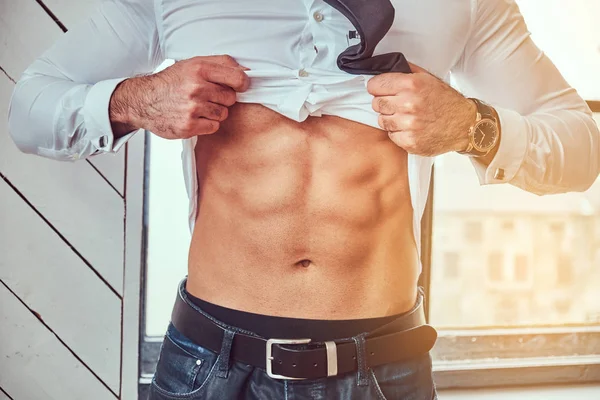 Portrait Stylish Muscular Man Shows His Abdominal Muscles Raising His — Stock Photo, Image
