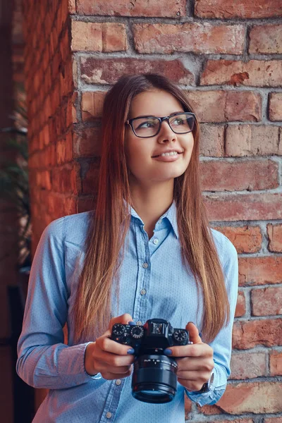 Portrait Young Female Photographer Glasses Blue Shirt Smiling Leaning Brick — Stock Photo, Image