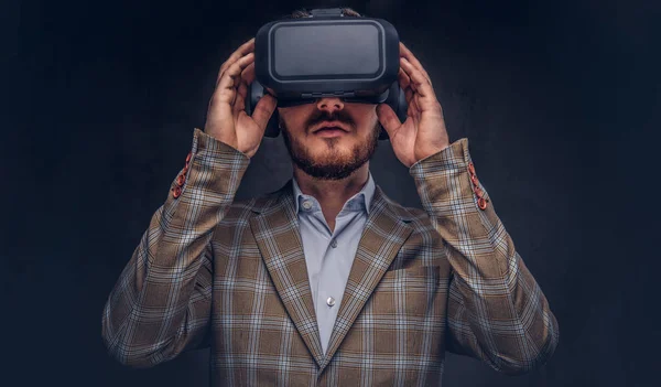 Студийный Портрет Человека Очках Виртуальной Реальности — стоковое фото