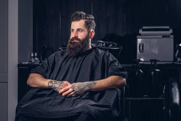 Kollarını Bir Kuaför Salonu Saç Yıkama Önce Bir Dövme Ile — Stok fotoğraf
