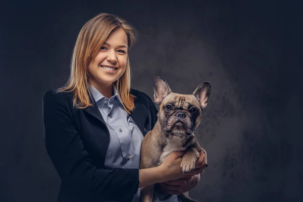 Retrato Una Mujer Negocios Rubia Traje Formal Sostiene Lindo Pug —  Fotos de Stock