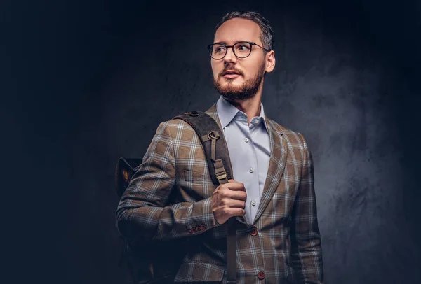 Studioporträt Eines Gutaussehenden Bärtigen Mannes Lässigen Anzug — Stockfoto