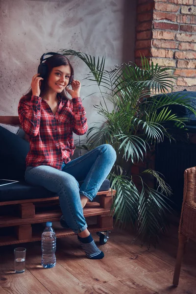 Portrait Sexy Brunette Flannel Shirt Jeans Listening Music — Stock Photo, Image