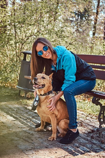 Açık Havada Yaşam Tarzı Güzel Bir Kızın Portresi Doğanın Keyfini — Stok fotoğraf