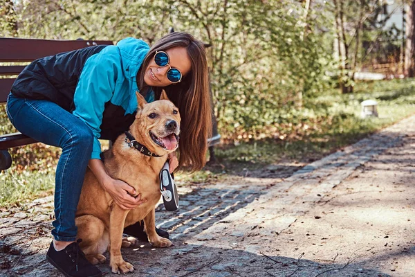 Outdoor Lifestyle Porträt Eines Schönen Mädchens Natur Genießen — Stockfoto