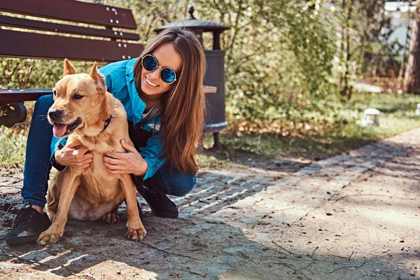 Venkovní Životní Styl Portrét Krásné Dívky Příroda Těší — Stock fotografie