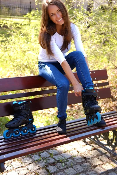 Retrato Una Chica Hermosa Vestidos Patines — Foto de Stock