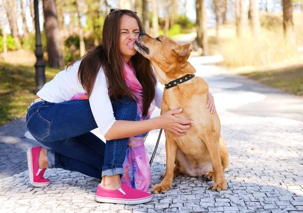 Stile Vita All Aperto Ritratto Una Bella Ragazza Godersi Natura — Foto Stock