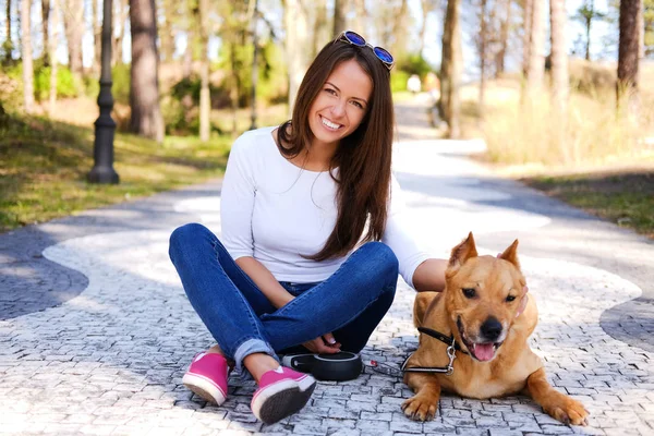 Stile Vita All Aperto Ritratto Una Bella Ragazza Godersi Natura — Foto Stock