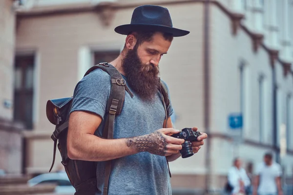 Handsome Hipster Male Stylish Beard Tattoo His Arms Dressed Casual — Stock Photo, Image