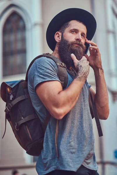 Handsome Hipster Traveler Stylish Beard Tattoo His Arms Dressed Casual — Stock Photo, Image