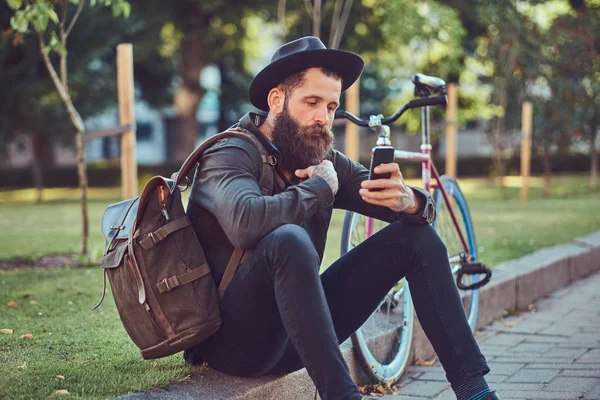 Handsome Hipster Traveler Stylish Beard Tattoo His Arms Dressed Casual — Stock Photo, Image