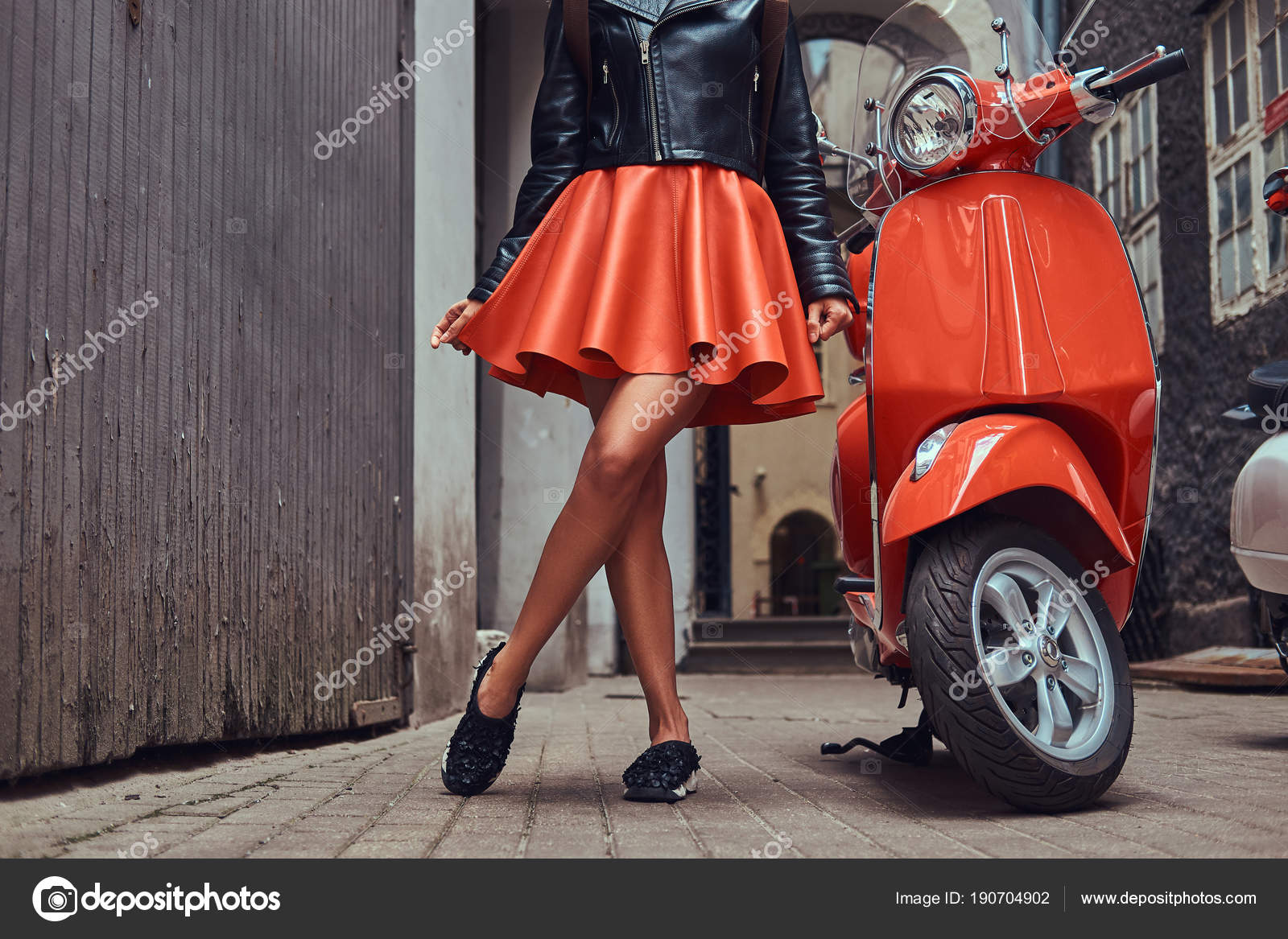 moda di gonna e giacca rosso Donna pelle in sexy che alla porta 4nI7SCz