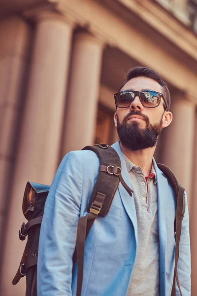 Turista Com Barba Cheia Corte Cabelo Vestindo Roupas Casuais Óculos — Fotografia de Stock