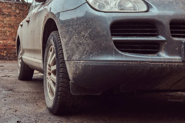 Närbild Smutsig Bil Efter Resa Road Sidospegel Framifrån — Stockfoto