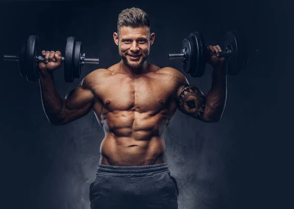 Souriant Puissant Bodybuilder Élégant Avec Tatouage Sur Son Bras Faire — Photo