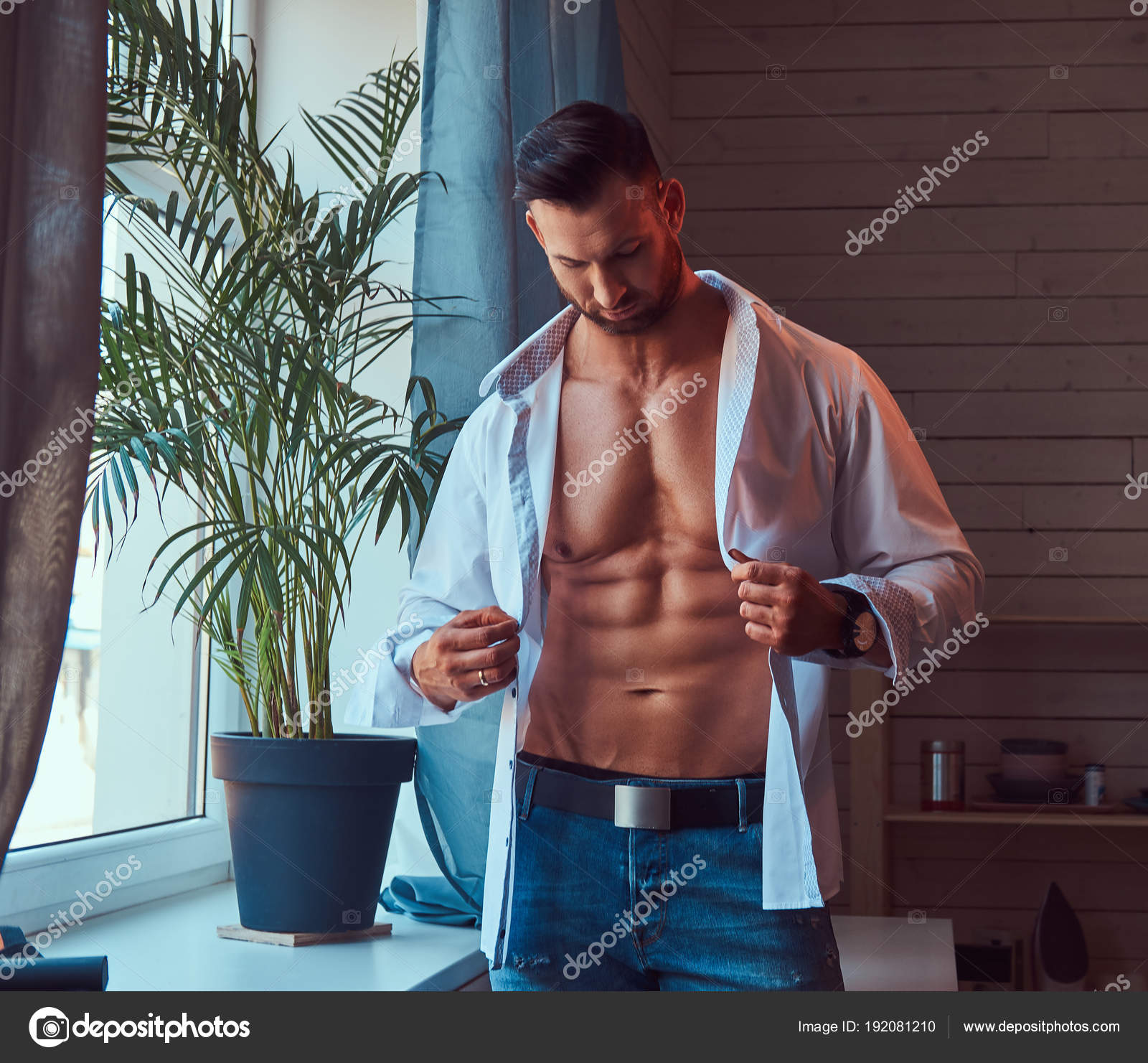 Ein Gut Aussehender Muskulöser Kaukasischer Mann Trägt Morgens Ein