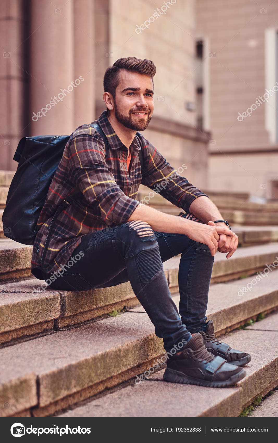 Y La Una Pelo Estilo BarbaVistiendo Hombre Hermoso Corte De Con FlK1c3TJ