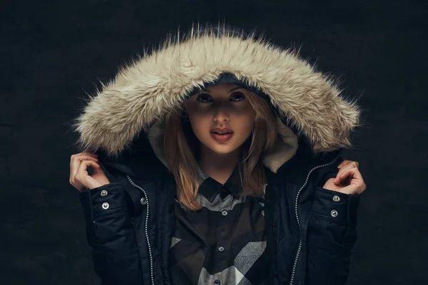 Portret Van Een Sensuele Blond Meisje Een Winter Jas Bont — Stockfoto