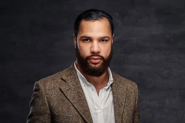 Guapo Hombre Negocios Afroamericano Barbudo Con Una Chaqueta Clásica Marrón —  Fotos de Stock