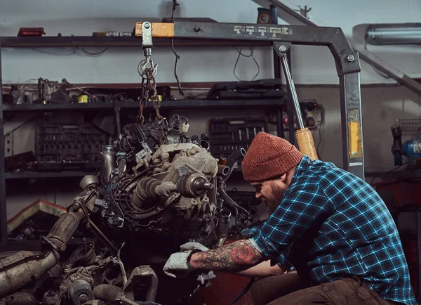 Brutal Tattooed Bearded Mechanic Specialist Repairs Car Engine Which Raised — Stock Photo, Image