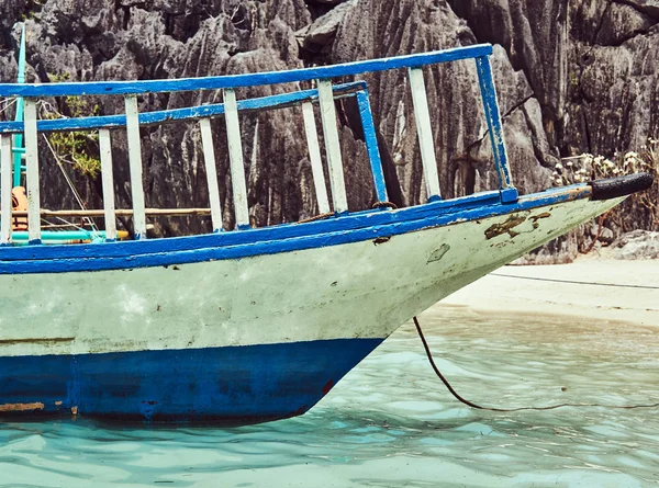 Turist Båt Stranden Vacker Rocky Bay Filippinska Öarna — Stockfoto