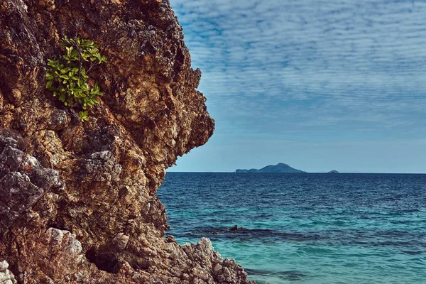 Beautiful Landscape Rocky Stalactite Reefs Shore Philippine Islands Pacific Ocean — Stock Photo, Image