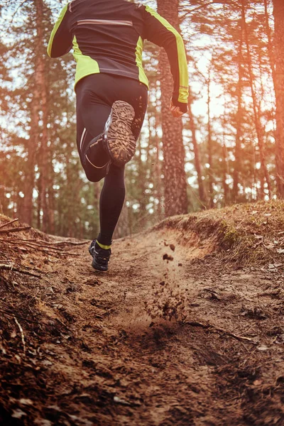 Deportista Corriendo Por Sendero Del Bosque Una Forma Activa Vida — Foto de Stock