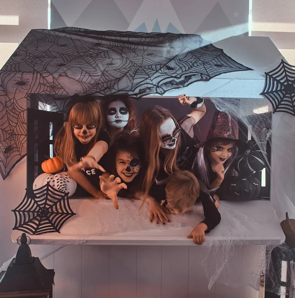Fiesta de Halloween en progrees, trajes creativos —  Fotos de Stock