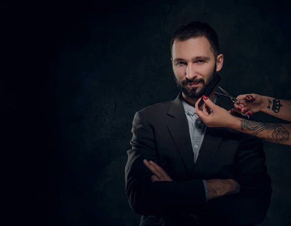Портрет элегантного человека с бородой — стоковое фото