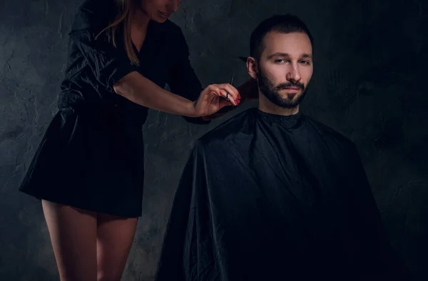 Concept van kapperszaak - mannelijke hebben een kapsel — Stockfoto