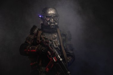 Sisli ve dumanlı bir Cyborg