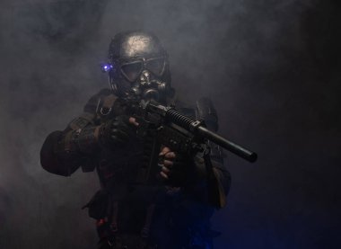 Sisli ve dumanlı bir Cyborg