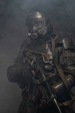 Sisli ve dumanlı bir Cyborg