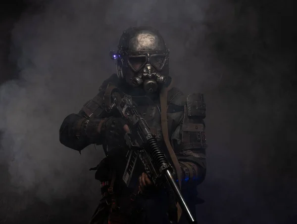 Cyborg with weapon in mist and smoke — ストック写真