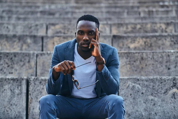 Portrait of attractive black man in sunglasses — Stock Photo, Image