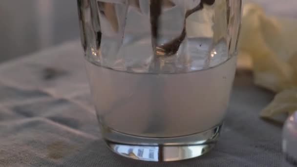 Paint brush in the glass of water — ストック動画