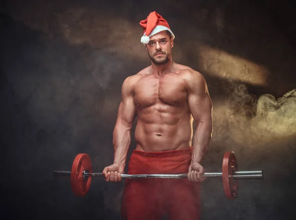 Bonito cara em traje de Papai Noel com barra — Fotografia de Stock