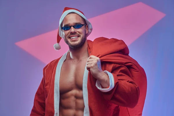 Jeune homme dans le rôle du Père Noël . — Photo