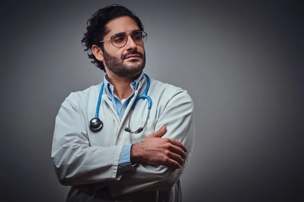 Retrato de joven médico atractivo en gafas —  Fotos de Stock