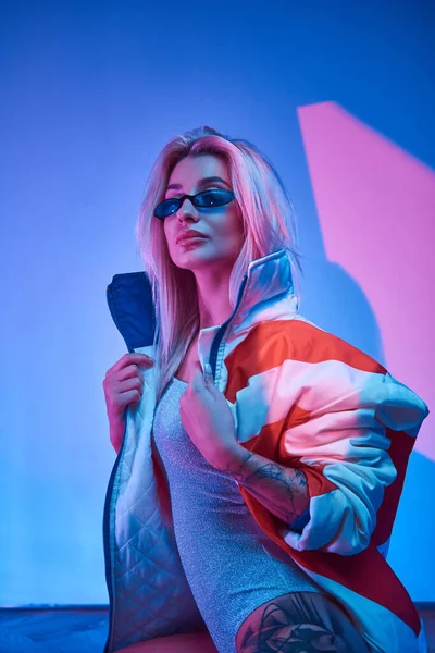 Retrato de modelo hermoso en el estudio de fotografía — Foto de Stock