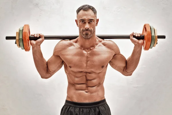 Atleta Motivado Posando Estúdio Brilhante Pronto Para Começar Treino Com — Fotografia de Stock