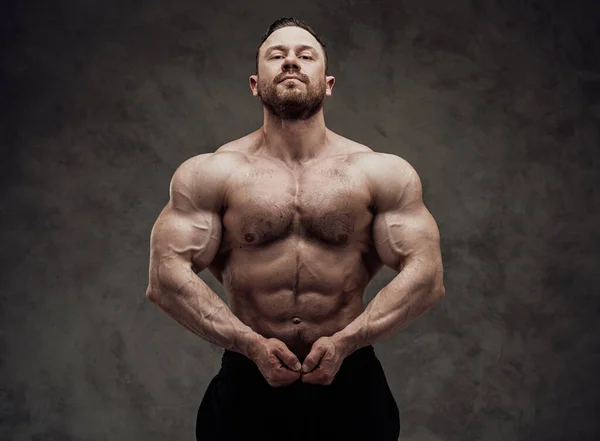 Hombre Adulto Deportivo Usando Ropa Deportiva Posando Mostrando Sus Músculos — Foto de Stock