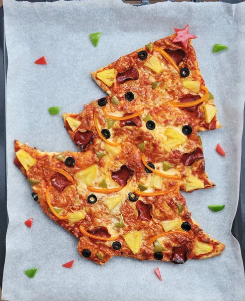 クリスマスのピザ - 創造的な食品アイデア ストック写真