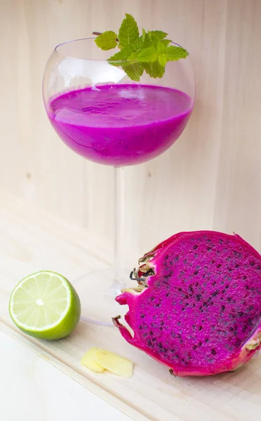 Pitahaya kokteyl - güler yüzlü. 