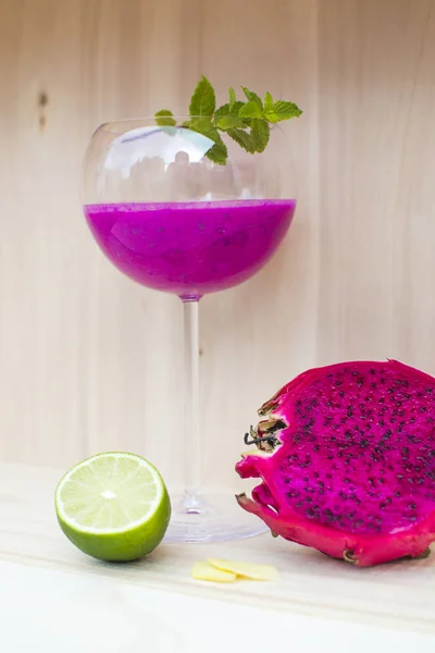Pitahaya kokteyl - güler yüzlü. 