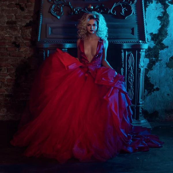 Fashion photo of young magnificent woman. Running towards camera. Seductive blonde in red dress with fluffy skirt — Stock Photo, Image