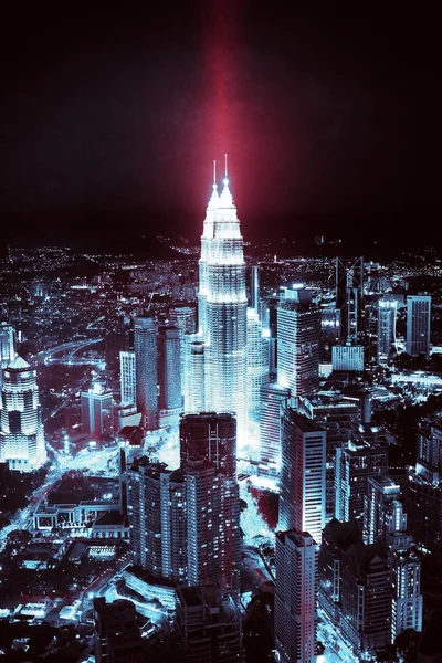 De skyline van Kuala Lumpur bij nacht, futuristische toning, effecten — Stockfoto