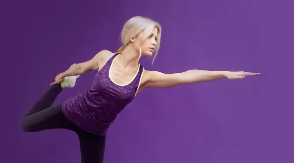 Young slim and athletic blonde girl. Doing gymnastics, exercises for stretching — Stock Photo, Image